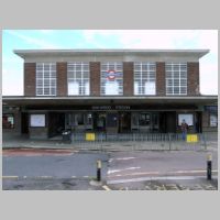Holden, Oakwood tube station, photo on Wikipedia.jpg